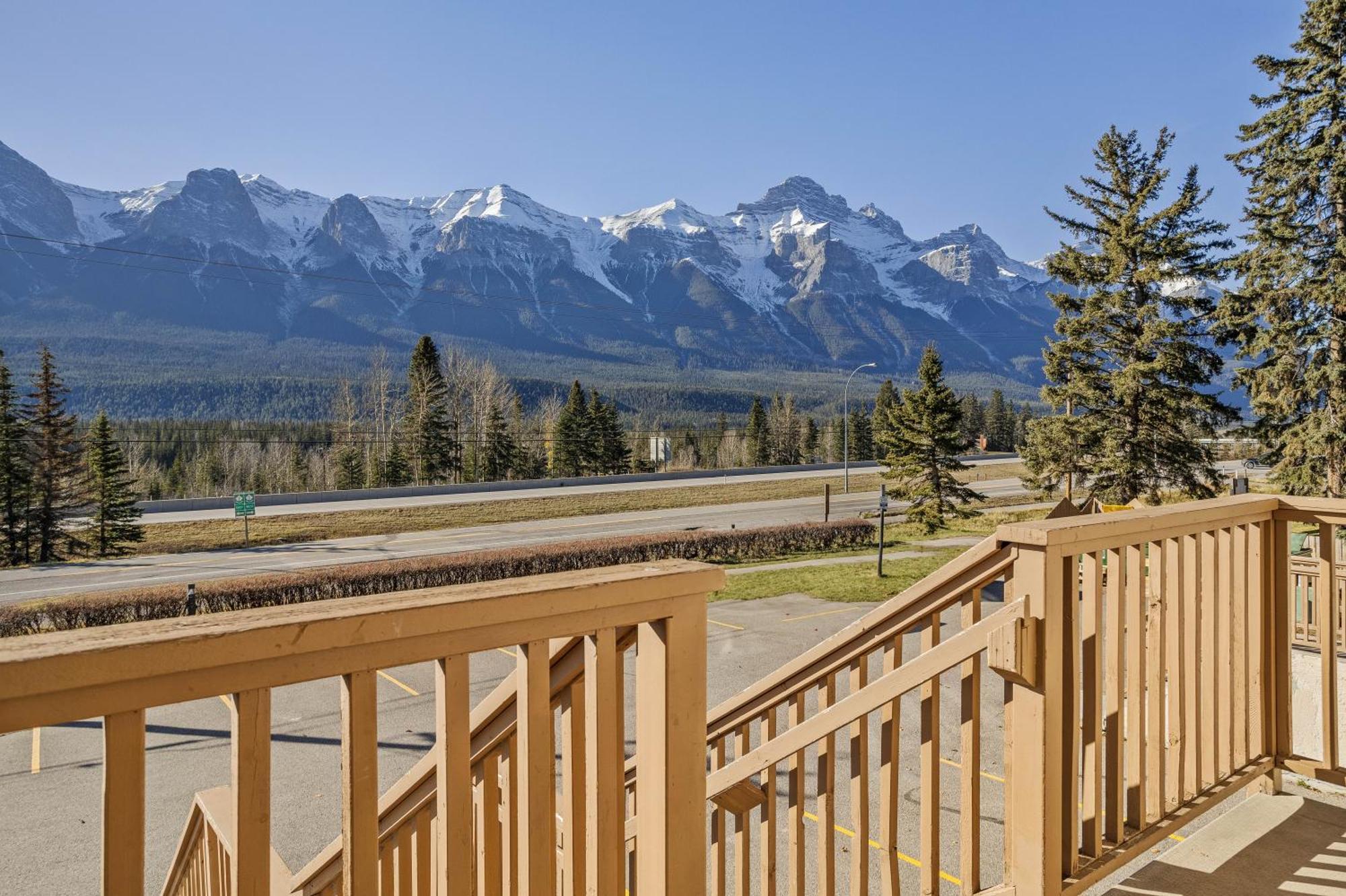 Apartamento B212 Hot Tub, Ac X3, Parking, 2 Min To Banff Gate Canmore Exterior foto
