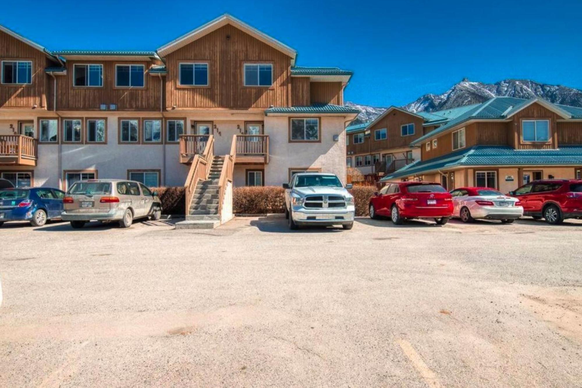 Apartamento B212 Hot Tub, Ac X3, Parking, 2 Min To Banff Gate Canmore Exterior foto
