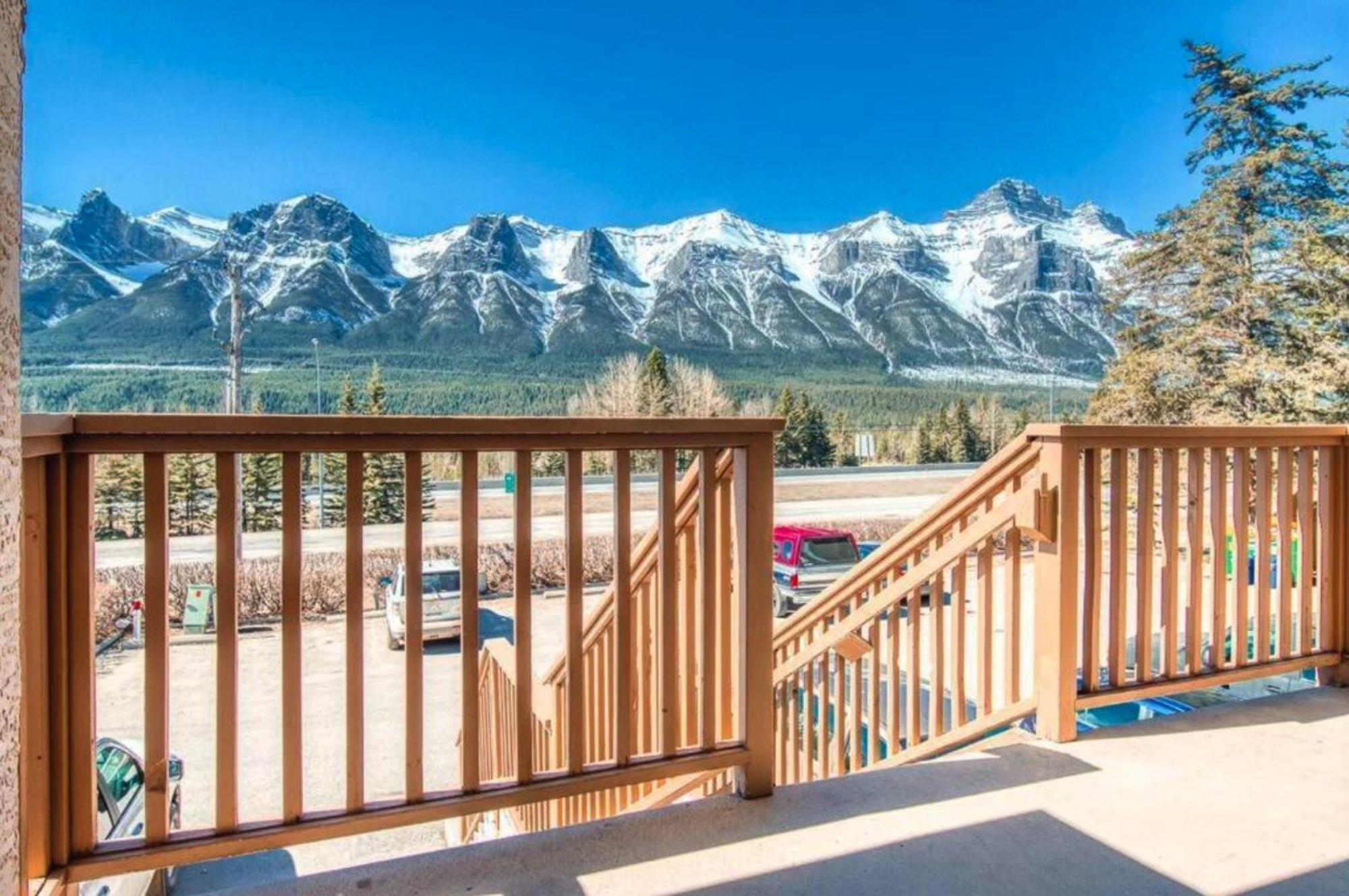 Apartamento B212 Hot Tub, Ac X3, Parking, 2 Min To Banff Gate Canmore Exterior foto