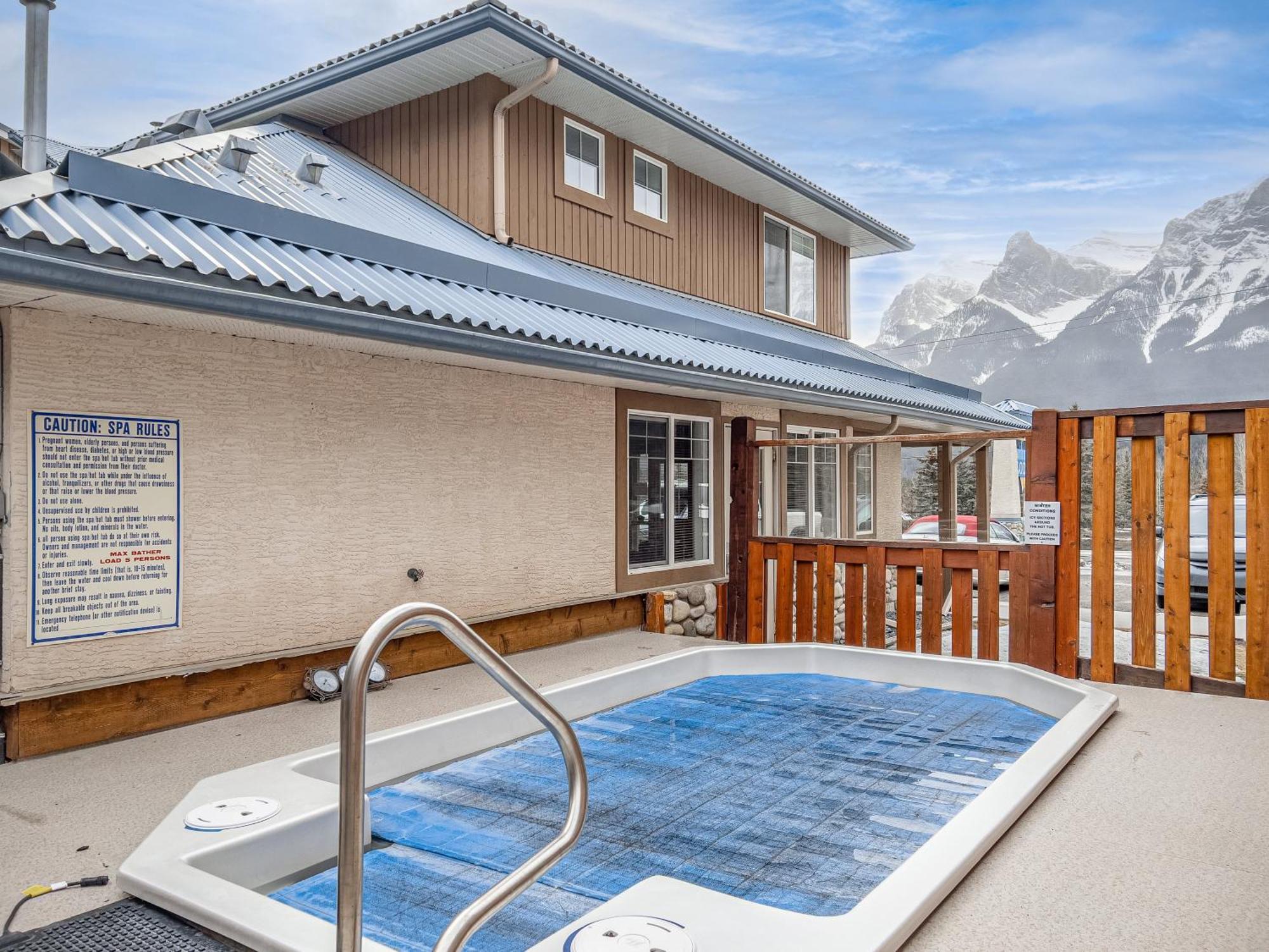 Apartamento B212 Hot Tub, Ac X3, Parking, 2 Min To Banff Gate Canmore Exterior foto