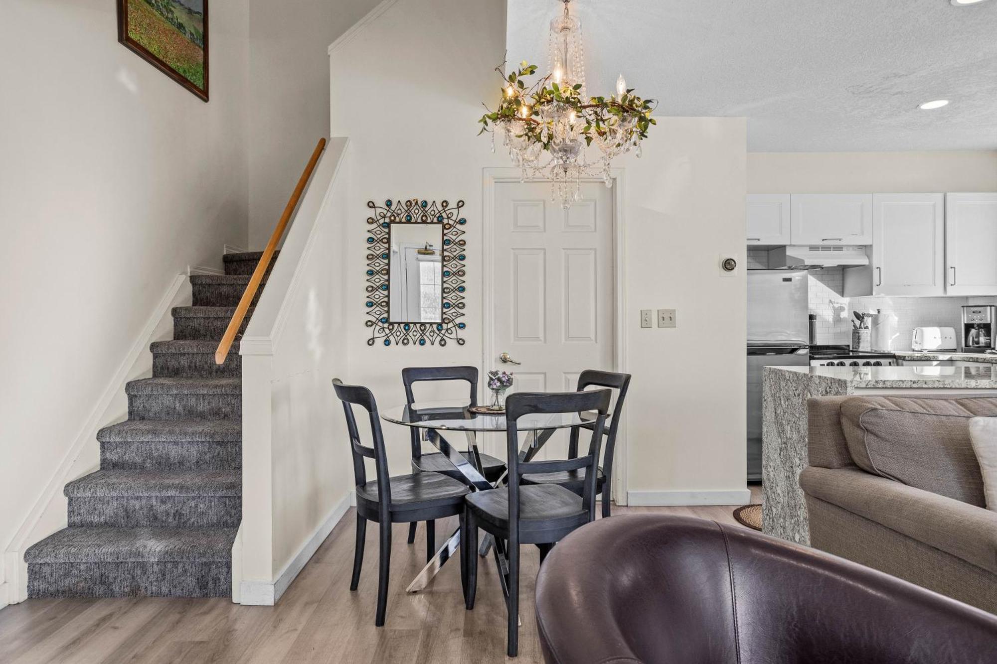 Apartamento B212 Hot Tub, Ac X3, Parking, 2 Min To Banff Gate Canmore Exterior foto