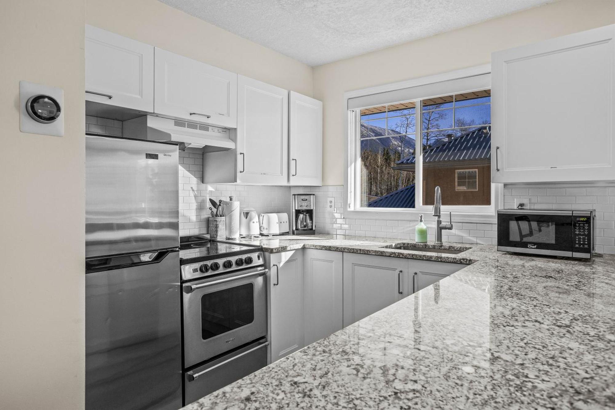 Apartamento B212 Hot Tub, Ac X3, Parking, 2 Min To Banff Gate Canmore Exterior foto