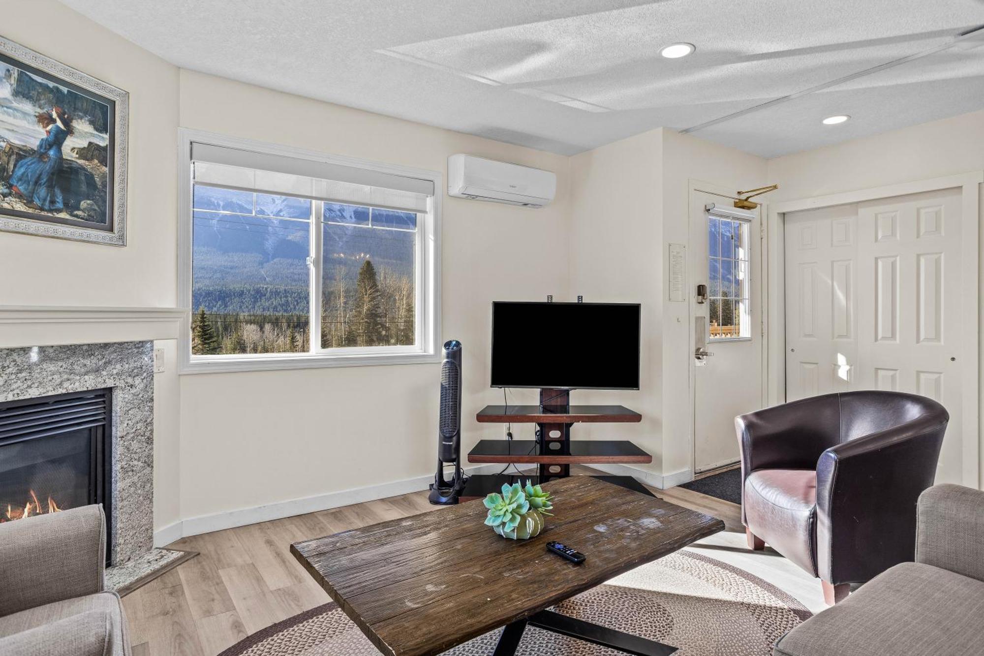 Apartamento B212 Hot Tub, Ac X3, Parking, 2 Min To Banff Gate Canmore Exterior foto